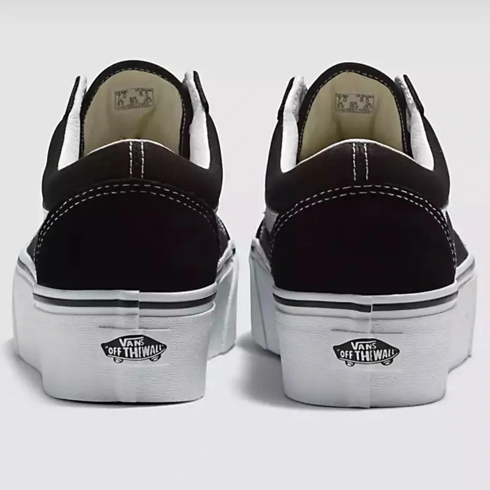 Vans WMNS Old Skool Stackform
Suede/Canvas Black/True Wht
VN0A7Q5M6BT Platforms - Picture 4 of 16